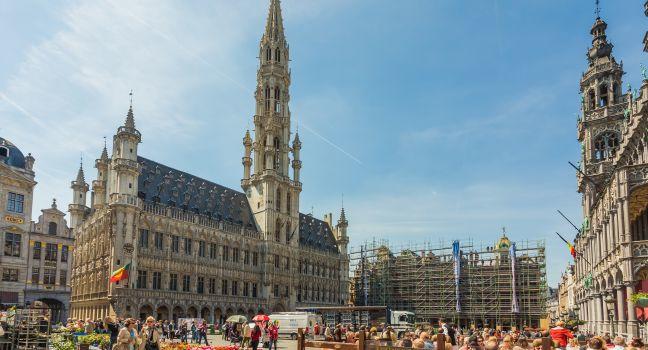 BRUSSELS - MAY 16 : Grand Place in Brussels, Belgium on May 16, 2014