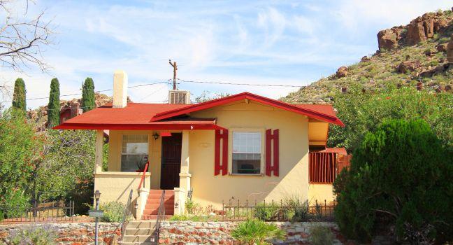 This house in the historic part of Kingman, Arizona/USA was built in 1925.